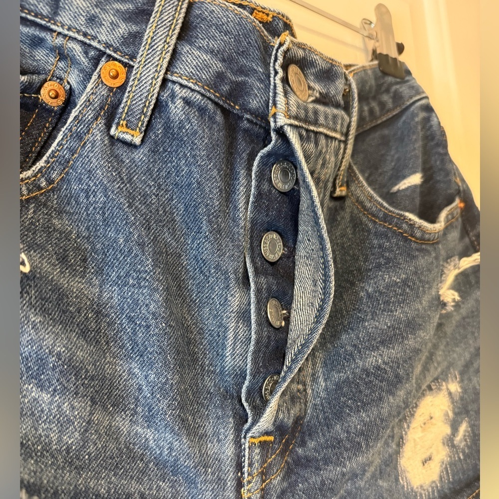 Levi’s High Rise Distressed Denim Shorts Button Fly Size- 26 - Picture 3 of 6